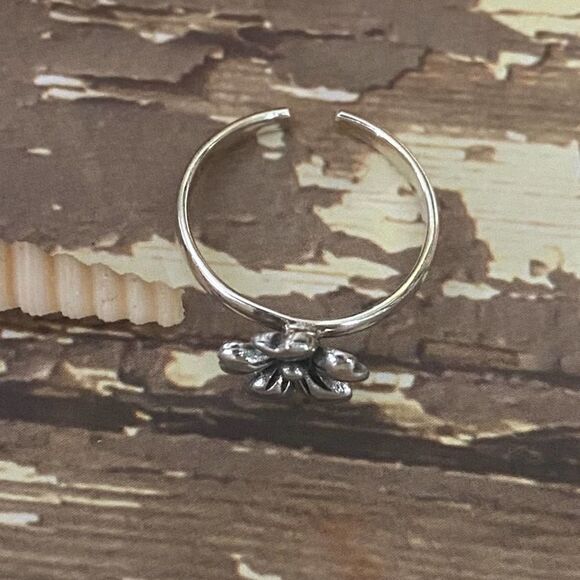 Sterling Silver Flower Toe Ring Oxidized - Picture 4 of 4